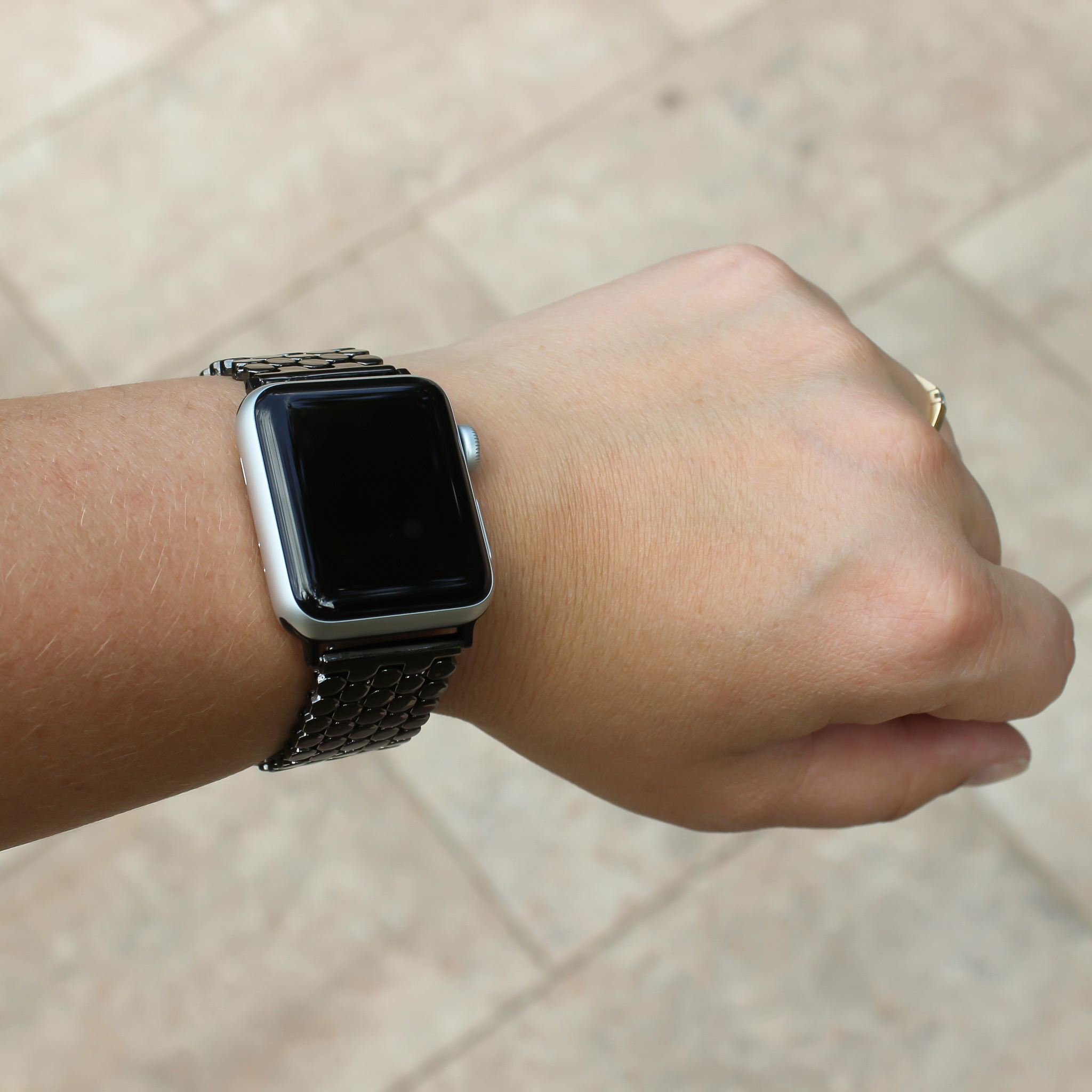 Cinturino a maglie in acciaio a forma di pesce per Apple Watch - nero