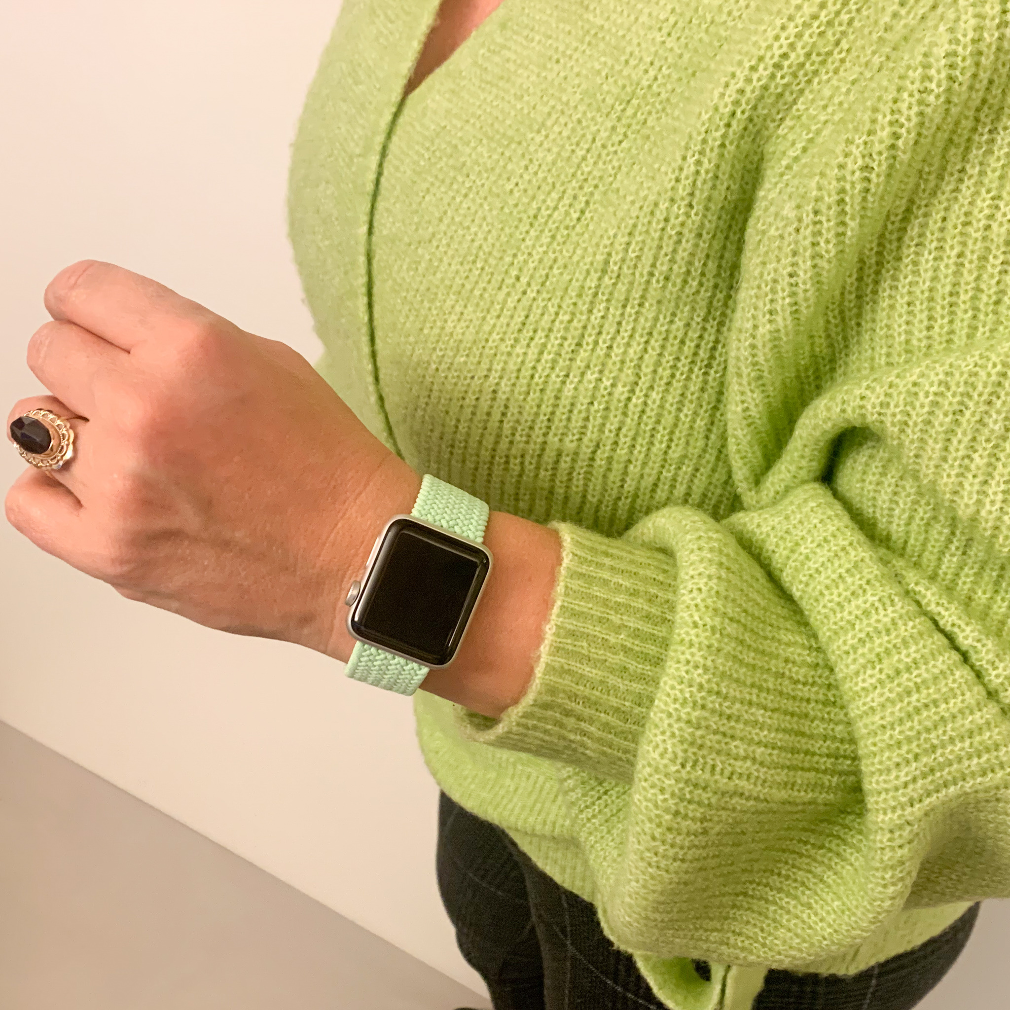 Cinturino Solo intrecciato in nylon per Apple Watch - pistacchio