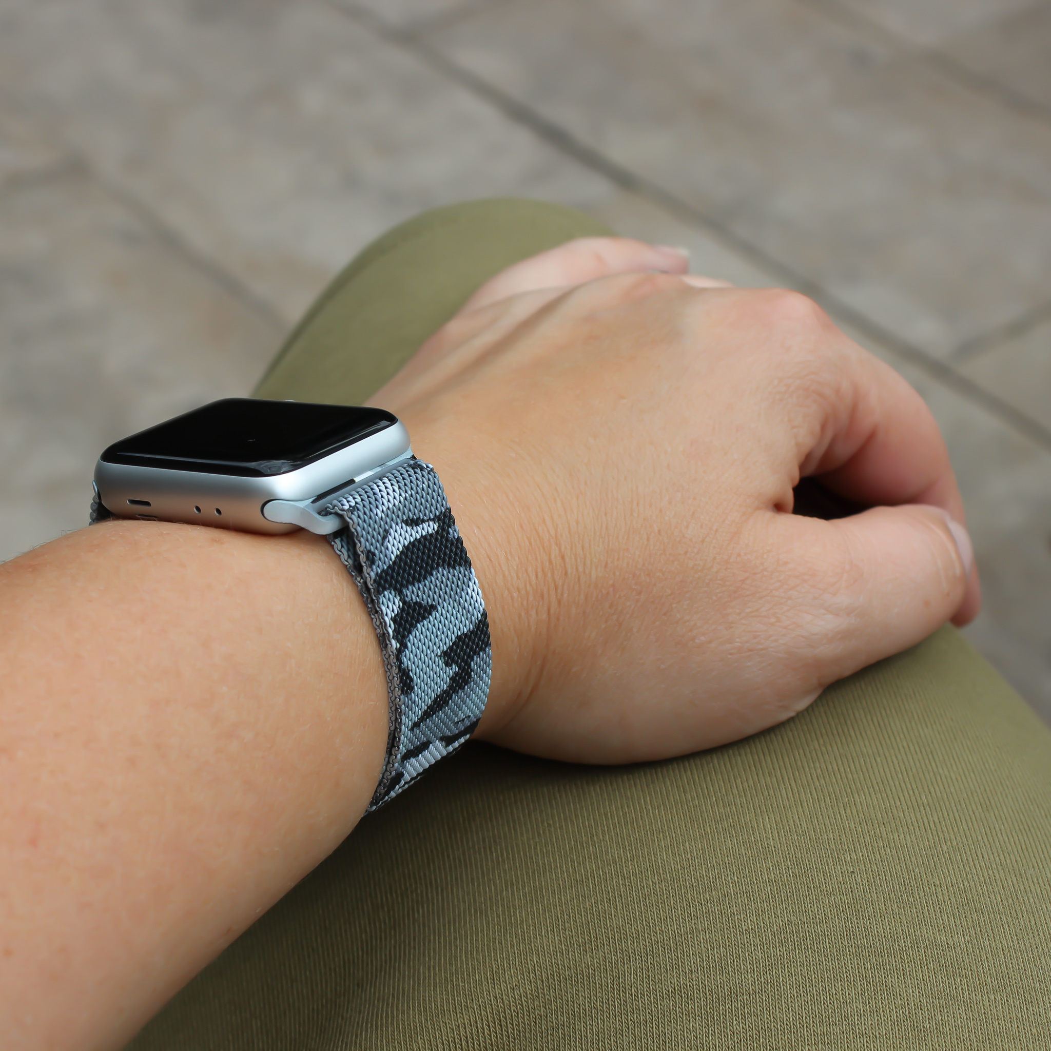 Cinturino loop in maglia milanese per Apple Watch - mimetica
