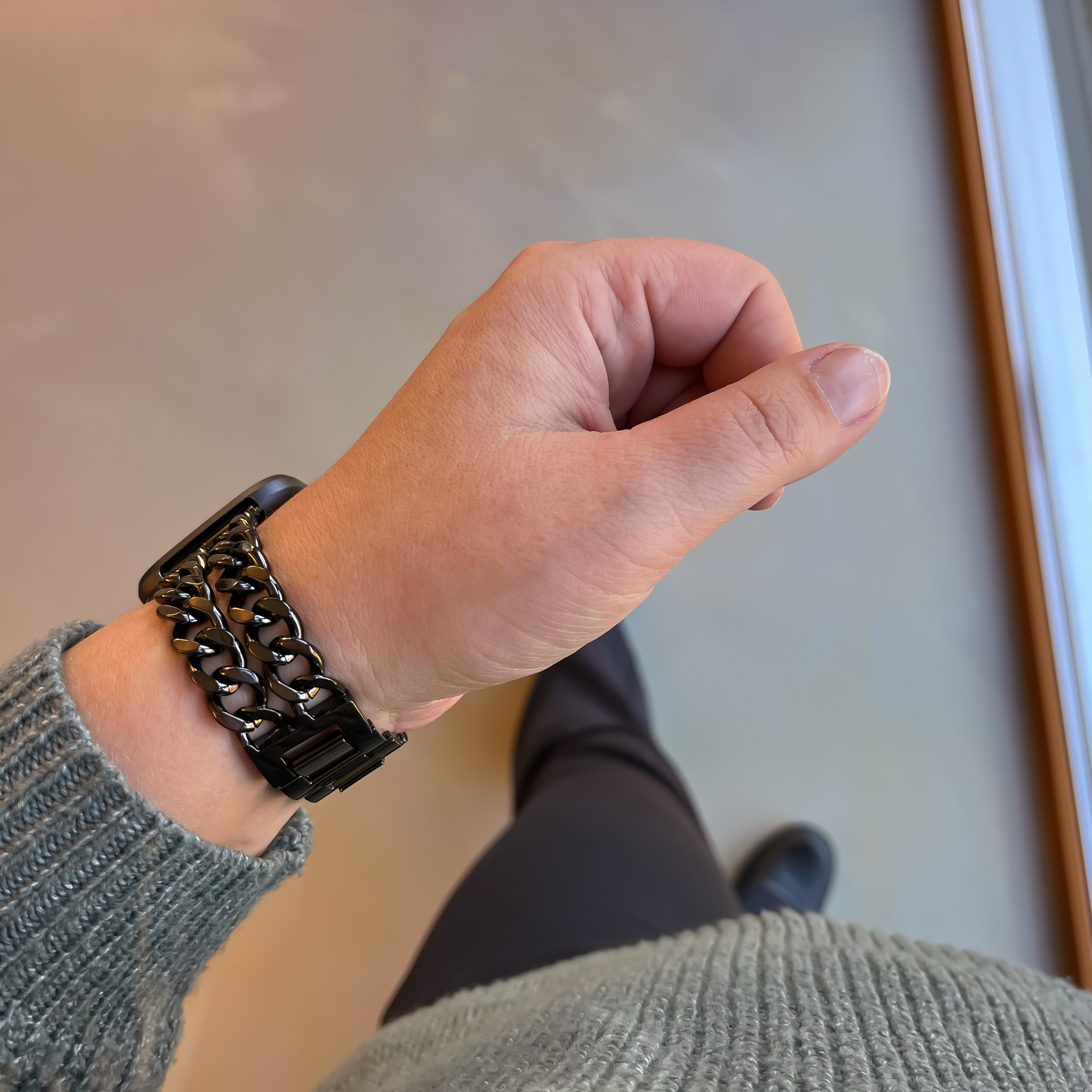 Cinturino a maglie in acciaio con cowboy per Fitbit Versa - nero
