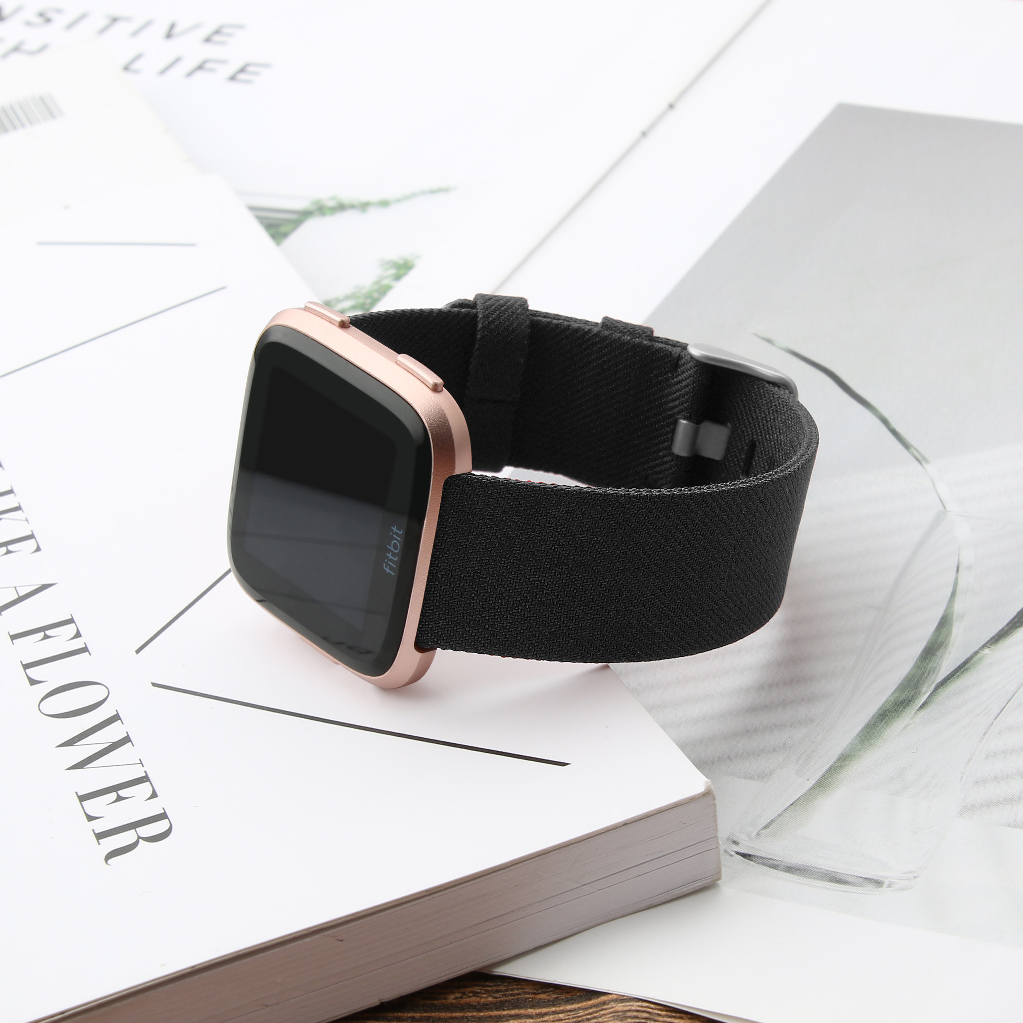 Cinturino con fibbia in nylon per Fitbit Versa - nero
