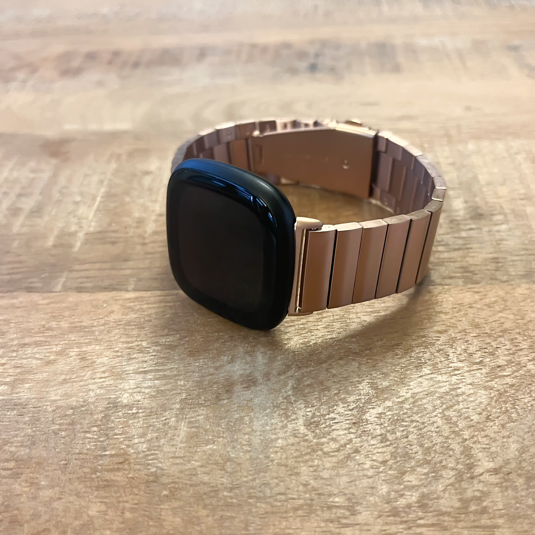 Cinturino a maglie per Fitbit Versa 3 / Sense - oro rosa