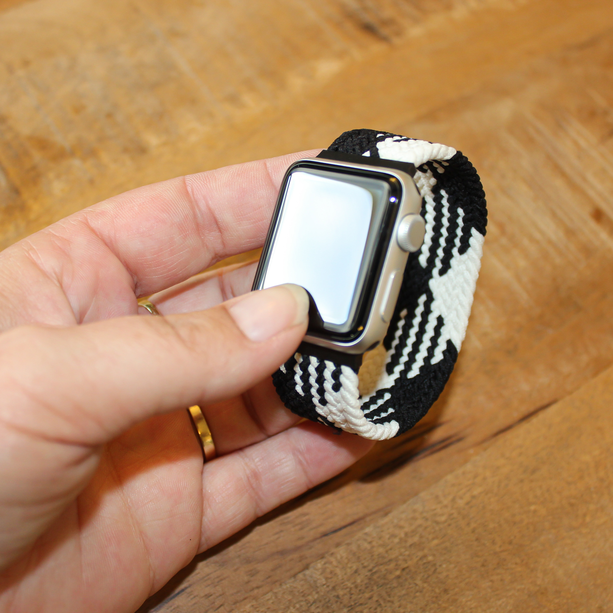 Cinturino Solo intrecciato in nylon per Apple Watch - bianco nero