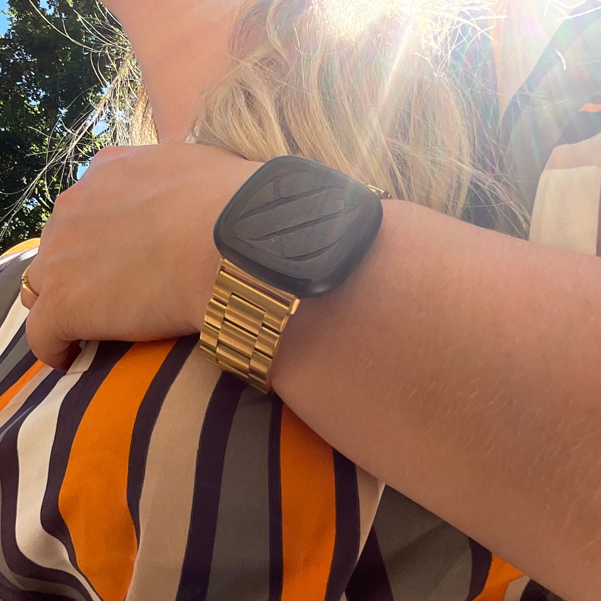 Cinturino a maglie in acciaio con perline per Fitbit Versa 3 / Sense - oro