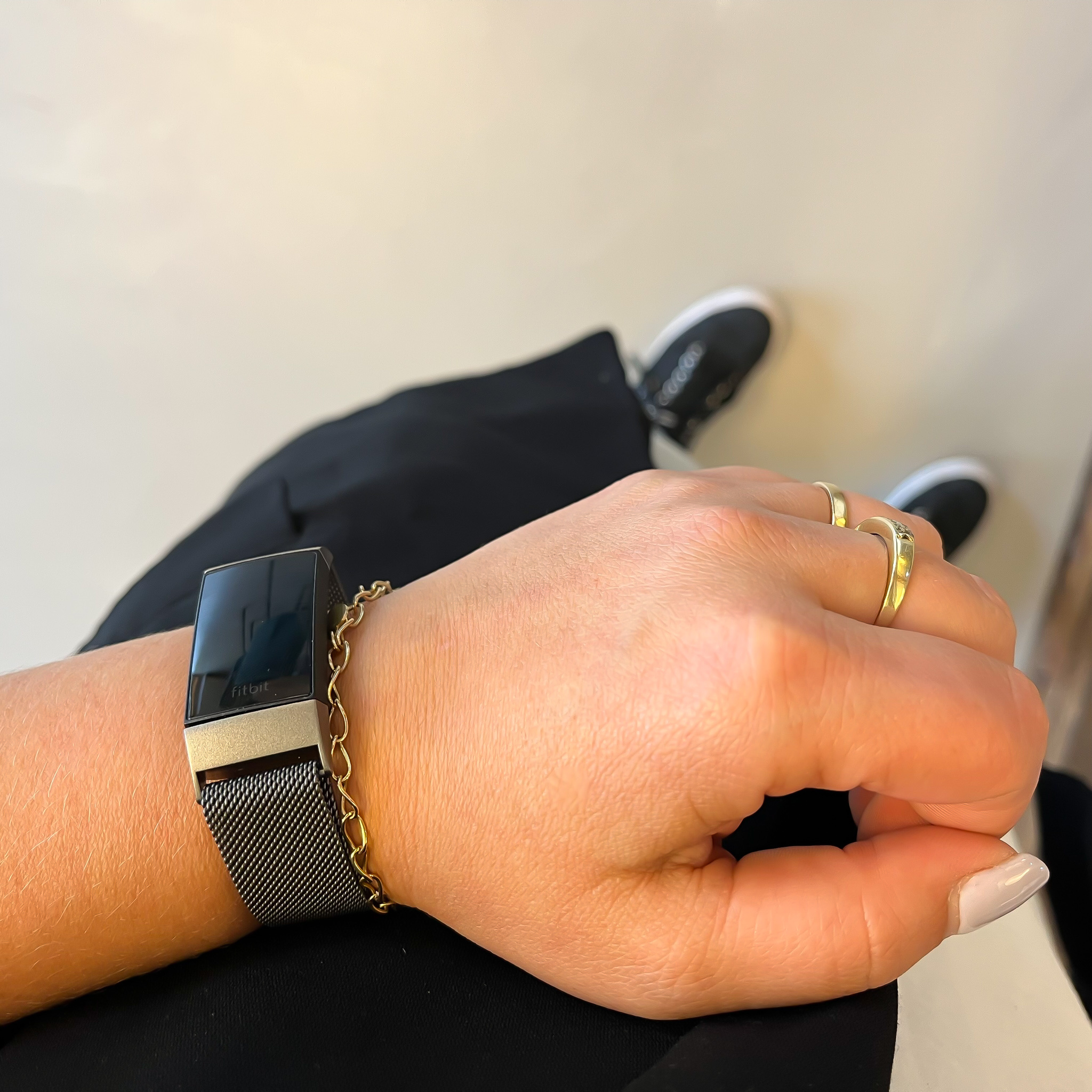 Cinturino loop in maglia milanese per Fitbit Charge 3 & 4 - grigio spazio