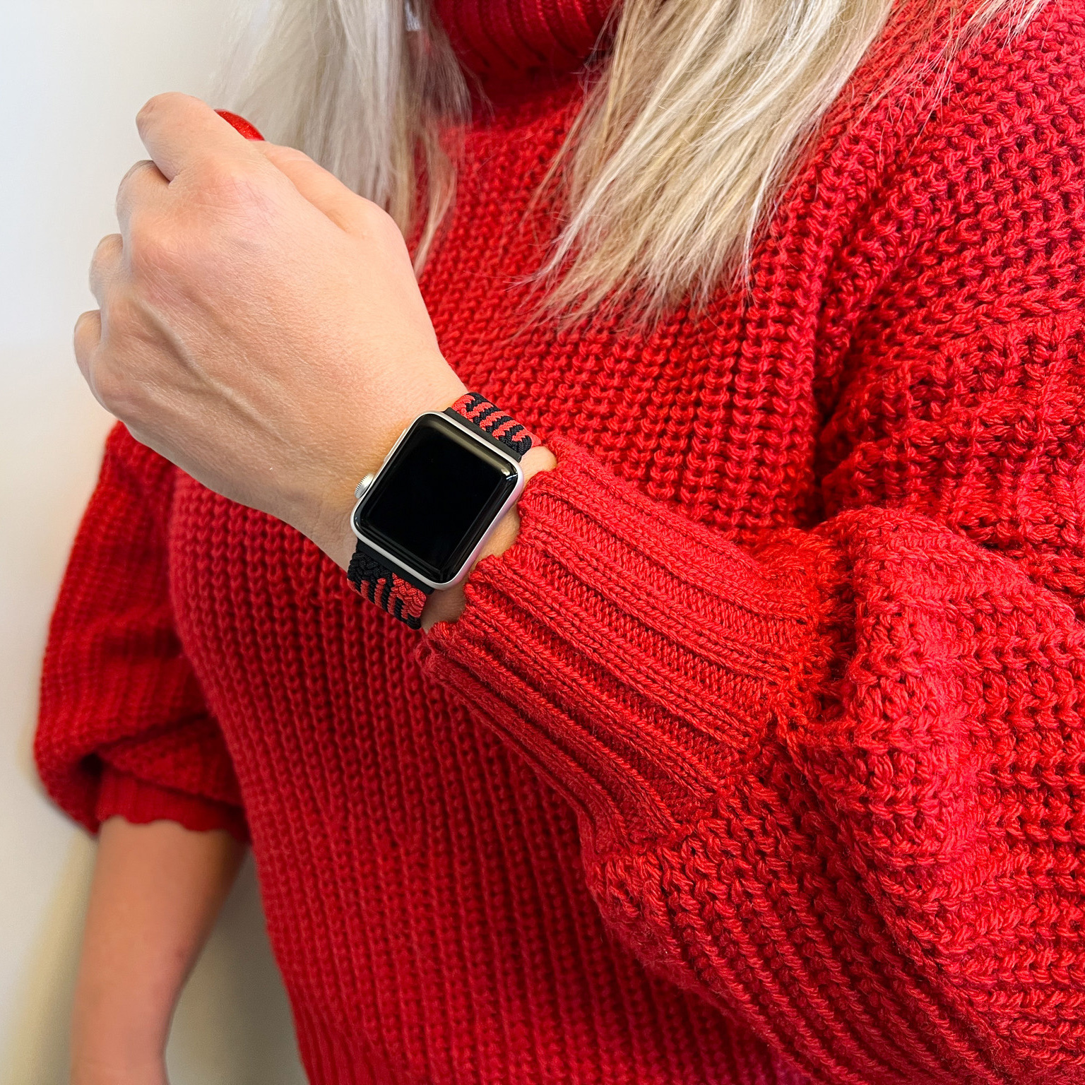 Cinturino Solo intrecciato in nylon per Apple Watch - rosso nero