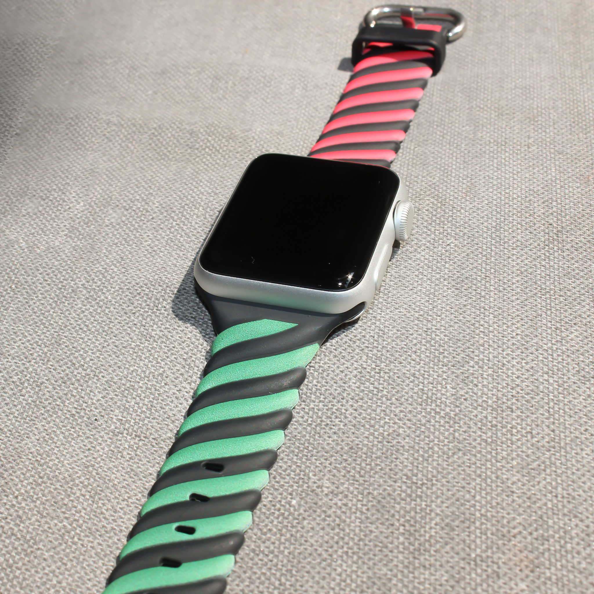 Cinturino sport swirl per Apple Watch - nero rossa verde