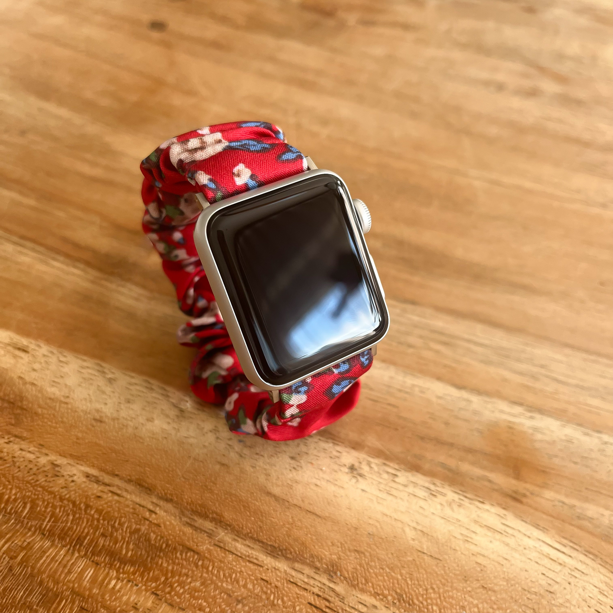 Cinturino elastico in nylon per Apple Watch - rossa con fiori