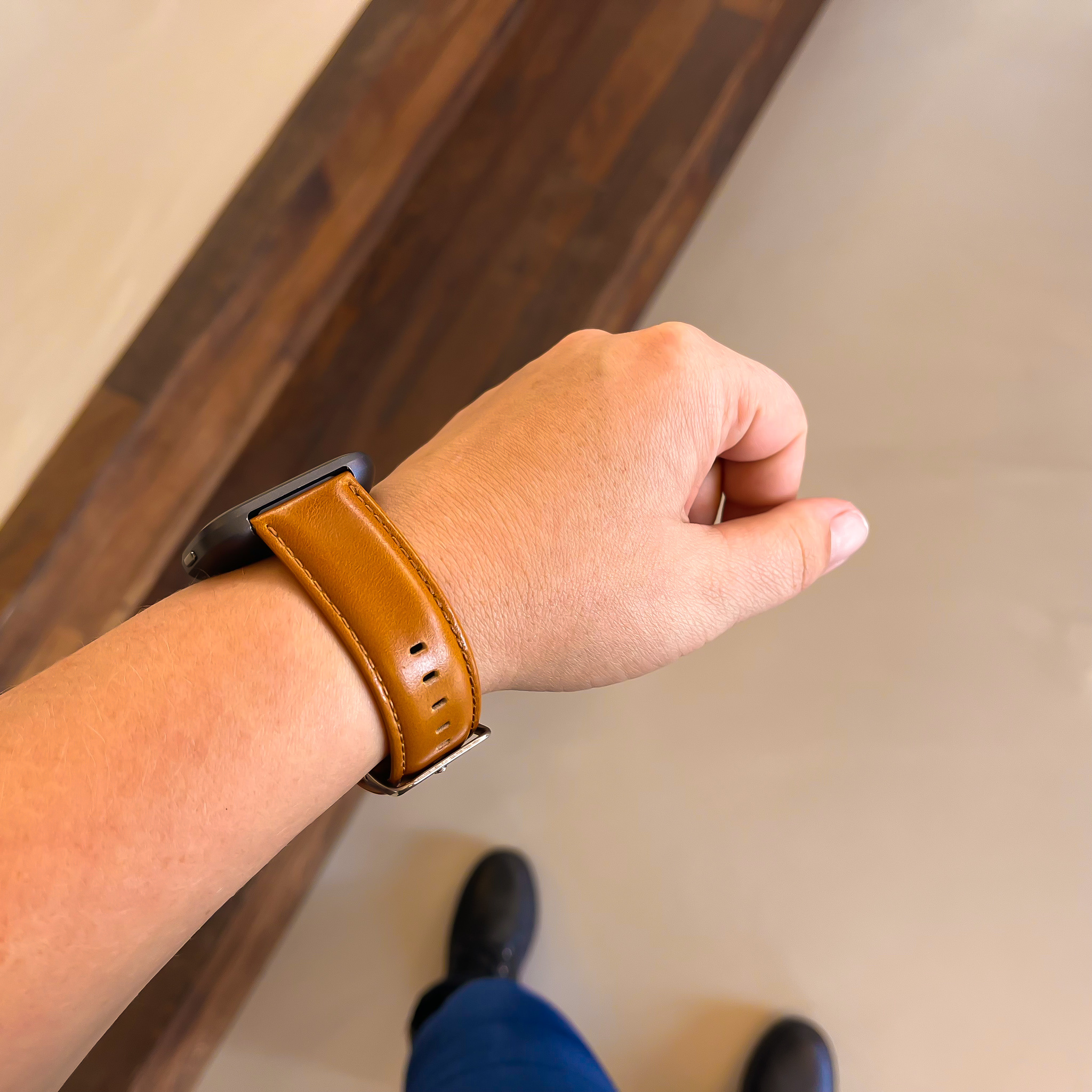 Cinturino in vera pelle per Fitbit Versa - marrone chiaro