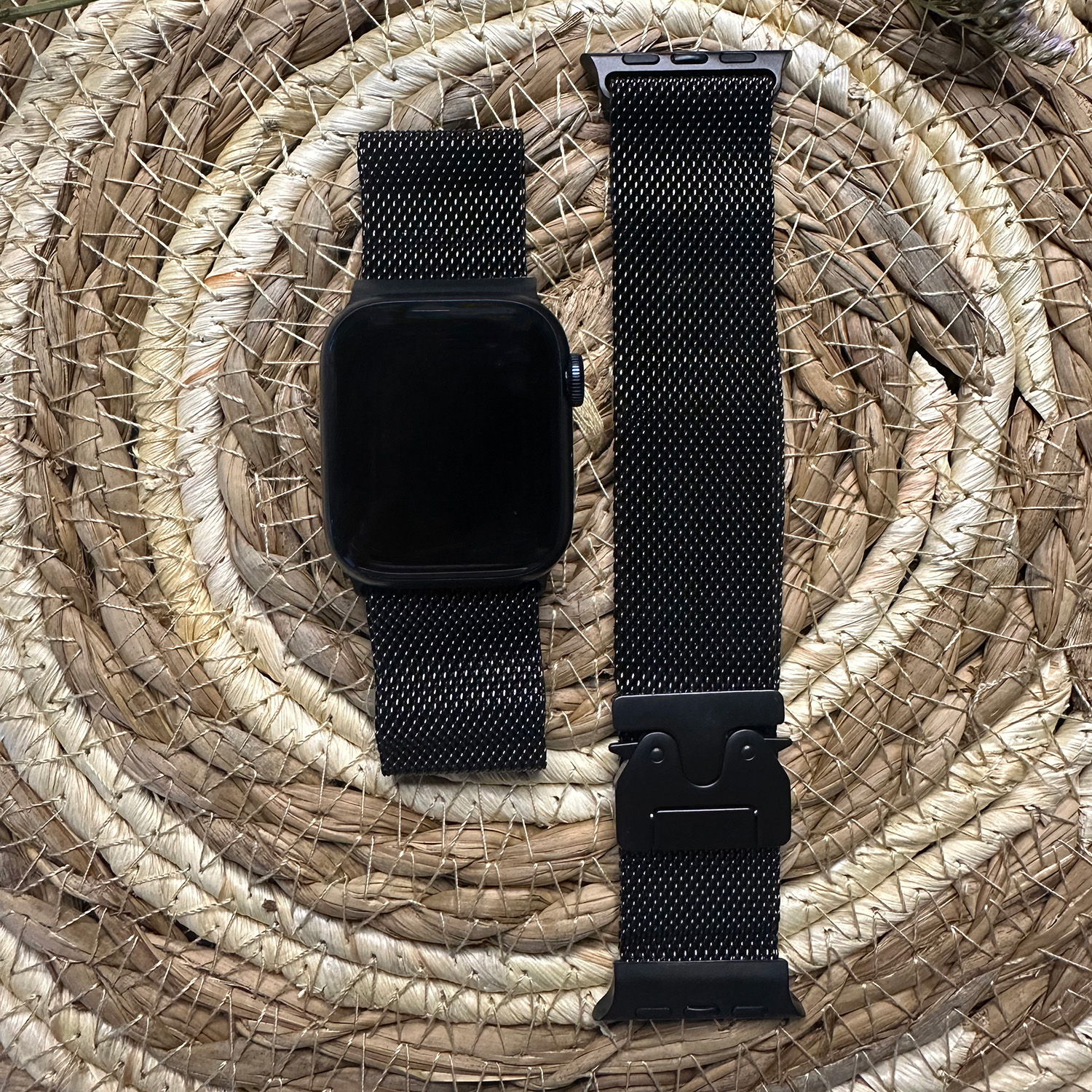 Cinturino loop in fibbia milanese per Apple Watch - titanio nero